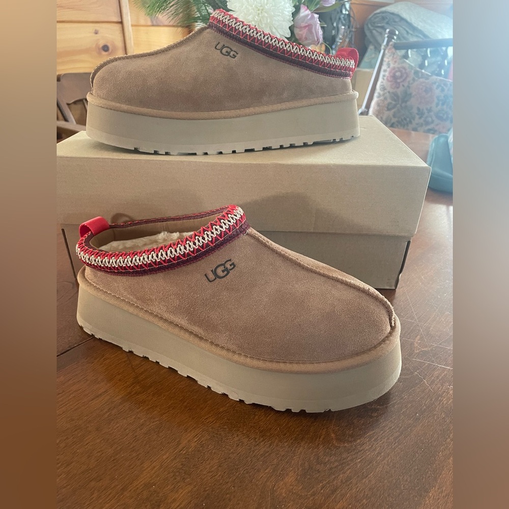 NIB! UGG Tazz Slippers, Chestnut. Women’s size 9.